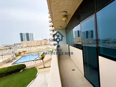 غرفة نوم مع إطلالات رائعة في مارينا باي من داماك