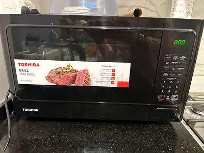 Toshiba Black Microwave Oven - Excellent Working Condition