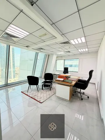 مكتب فاخر 500 قدم مربع | الخليج التجاري | موقف مجاني | نوافذ زجاجية كاملة.