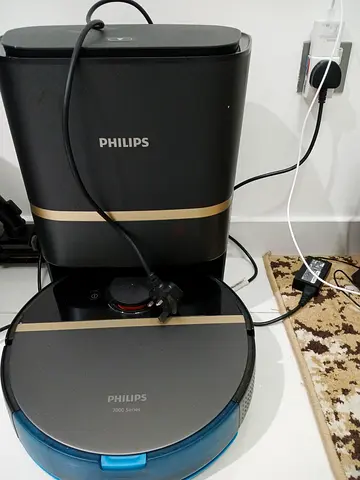 Philips Home Run 7000 series Robot with Charging Dock- Under 2 year Warranty
