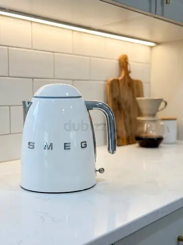 Smeg kattel white color. Brand new never Been used