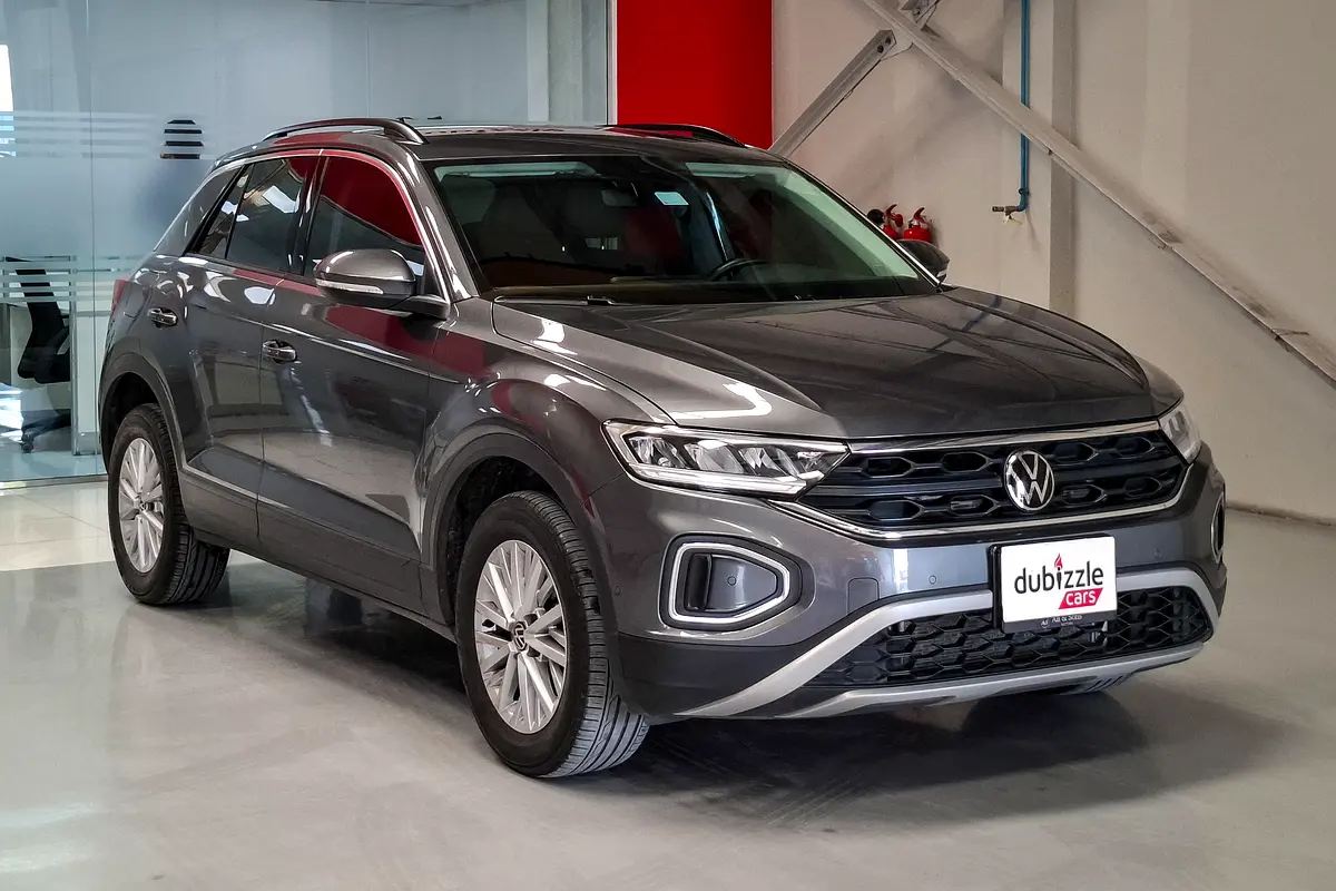 Volkswagen T-Roc 2023 — photo 1 of 15