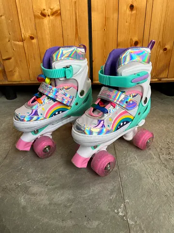 Roller Skate for kids Girls with Full Light Up Wheels. Double Row Quad Rolle - Small 32-36 EU PINK