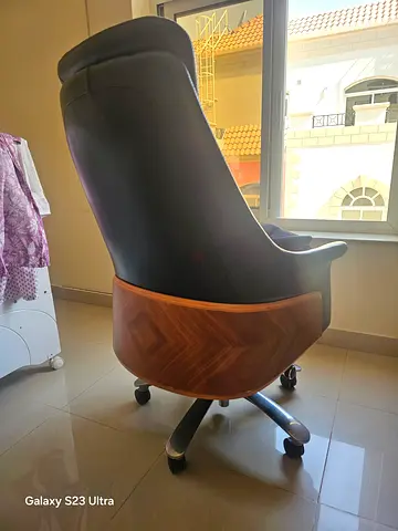 Black ergonomic office chair with wooden back - excellent condition