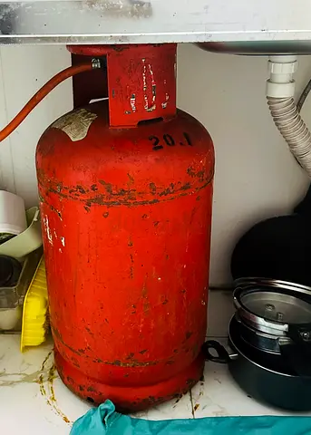 Gas cylinder and stove regulator