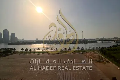 شقة للإيجار في المجاز 1 الشارقة | 3 غرف وصالة + خادمة | 2 باركن مجاني | جيم | شهر مجاني | موقع مميز