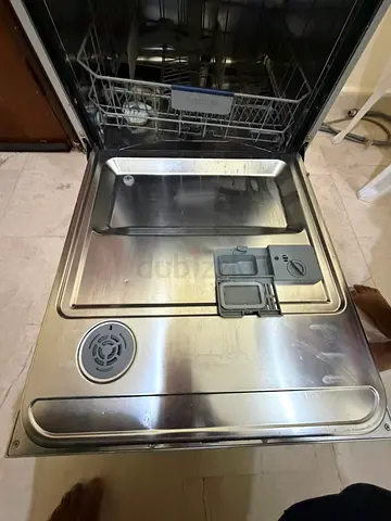 Dish washer