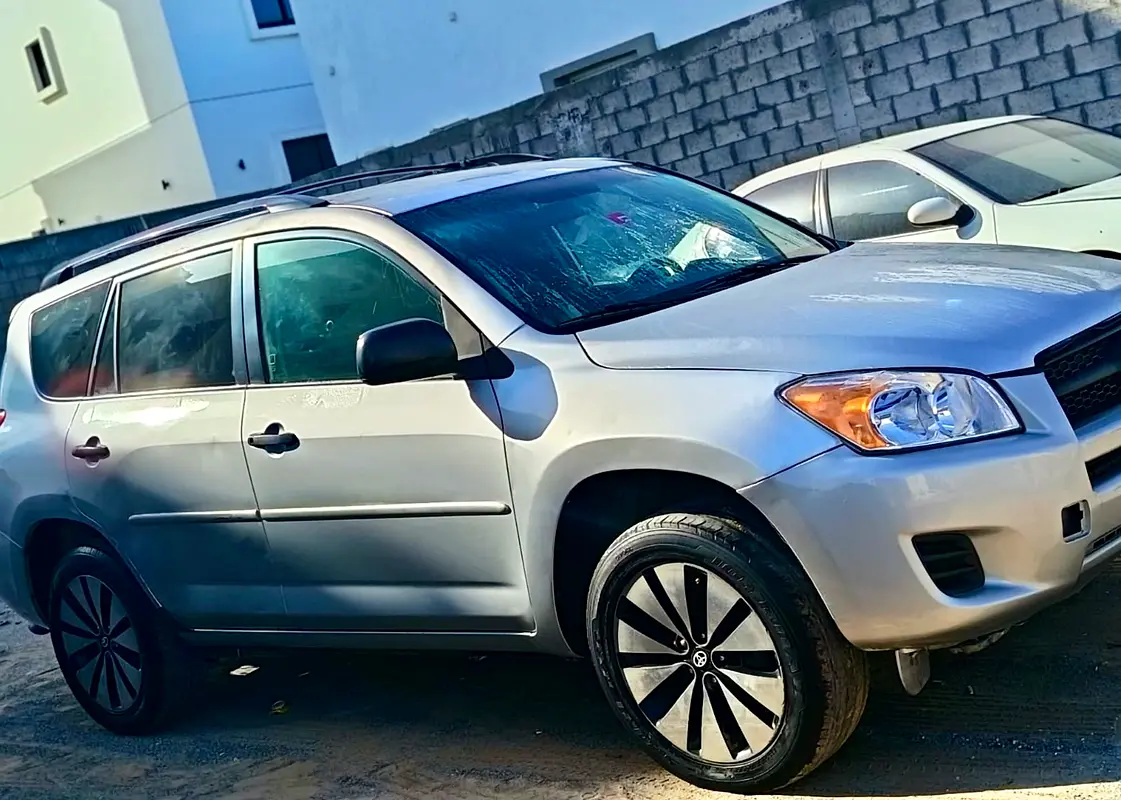 Toyota Rav 4 2011 — photo 1 of 7