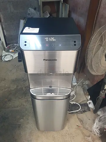 Bottom load water dispenser