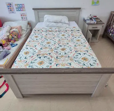 Bedroom Set including single bed, matress, 1 side table and dresser(3 drawers)