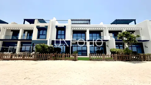 Vacant | Unfurnished | Private beach