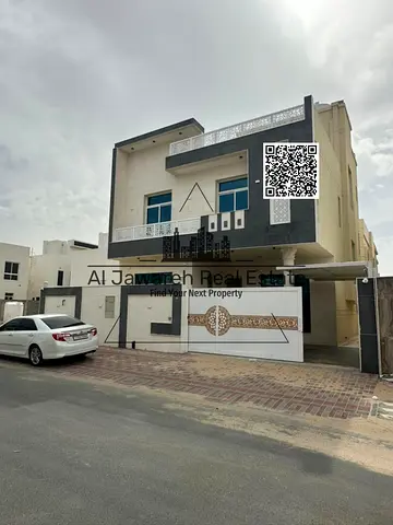 Villa with 6 bedrooms, 2 living rooms, maid's room, and parking. Prime location in Al Yasmin.