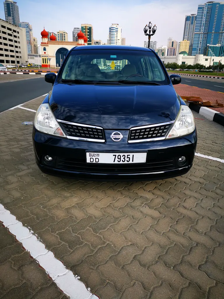 Nissan Tiida 2007 — photo 1 of 18