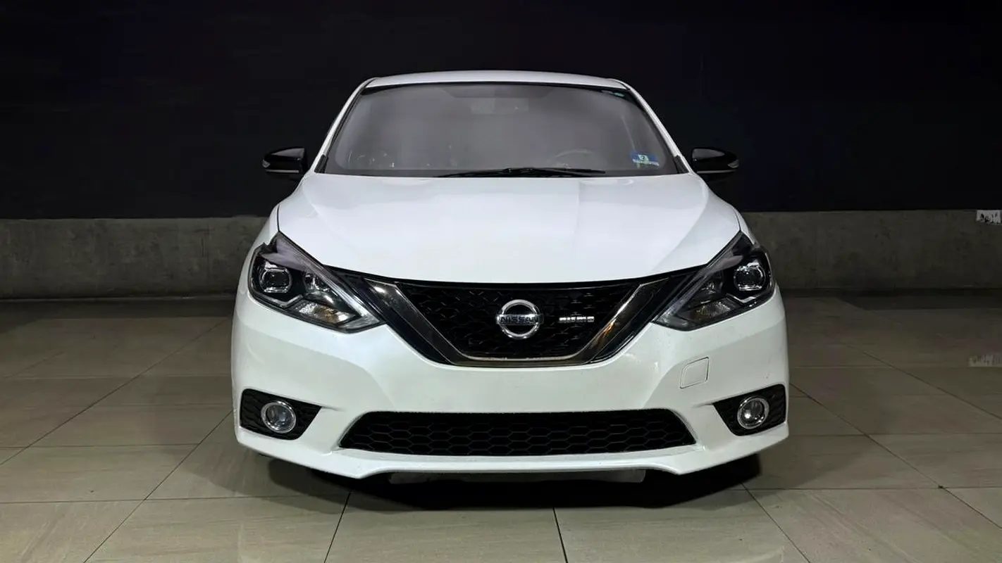 Nissan Sentra 2017 — photo 1 of 15