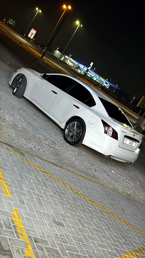 Nissan Maxima 2014 — photo 1 of 9