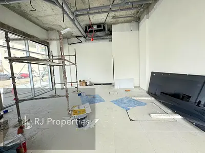 30 days free No Deposit LUXURY shop On the road very prime lecation business center only jest 60k