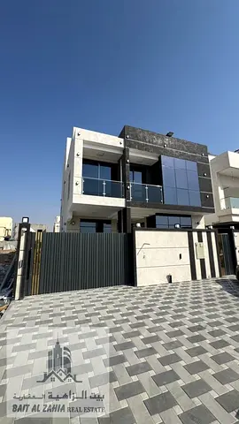 Distress Deal Luxurious Villa For Sale