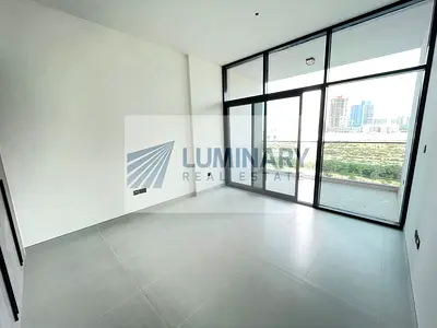 Brand new ready to move with kitchen appliances and all amenities