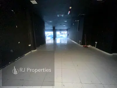 30 days free LUXURY shop very prime lecation business area ready to move only jest 145k
