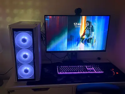 Selling my high-end gaming setup in excellent condition. Perfect for competitive games (Warzone,Apex