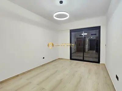 استوديو حديث | بانثيون إليزيه الثالث | إطلالة على الطريق