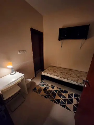 SINGLE LADY ONLY, MAIDS ROOM WITH ATTACHED TOILET  COMMON BALCONY NEAR MOE