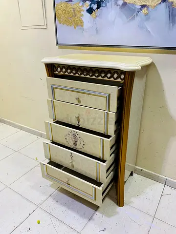 Cream  Gold 5-Drawer Dresser (Good Condition)