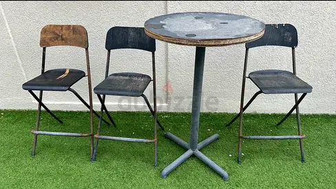 Vintage Folding Chairs and Table Set (NEGOTIABLE)!!!