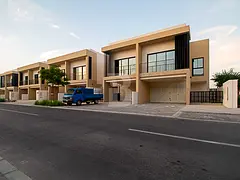 Vacant | Single Row | Corner End Unit | Study