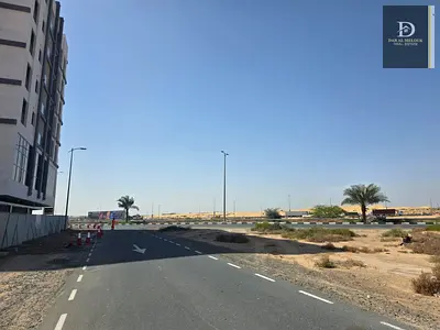 للبيع فى الشارقه   منطقه الصجعه ( القديمه )   قطعه ارض صناعيه / مساحه 10000 قدم.....