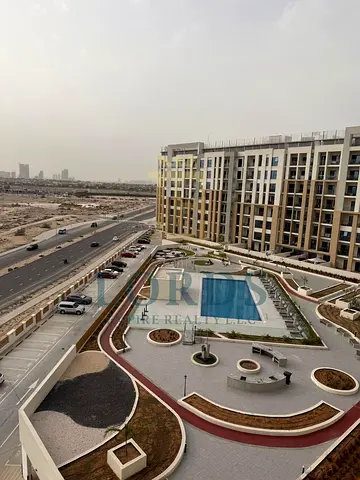 شقة بغرفة نوم واحدة | برج روكان C | إطلالات على المسبح والمدينة | خيارات مفروشة