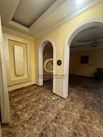 للبيع فيلا بالنخيلات ارضي و اول المساحة 5000قدم مربع  الدور الأول يتكون من صاله و مجلس وحمام +غرقة و حمام +مطبخ و غرفة خدم +مجلس خارجي و كراجات