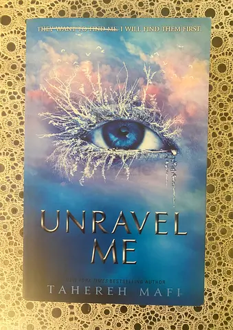Unravel me book by tahereh mafi