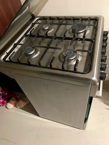 Urgent Selling, stainless steel freestanding gas cooker with oven - working condition.