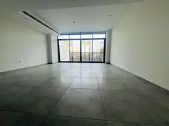 4 Bedrooms Ensuite - Roof Access - No Agents