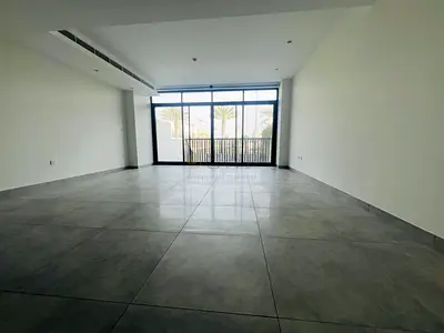 4 Bedrooms Ensuite - Roof Access - No Agents