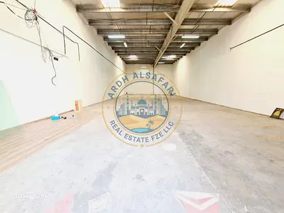 Prime location huge wharehouse just 165k in industrial area 17