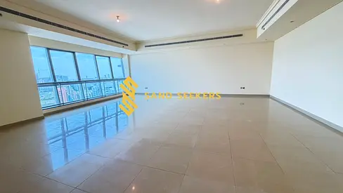 Hot Deal ! Ready To Move ! Huge Layout ! Sea View
