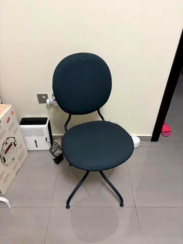 BJÖRKBERGET round-seat side chair