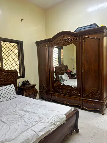 غرفة نوم كلاسيك فخمة كاملة للبيع مستعجل بسعر مغري