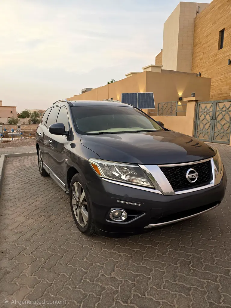 Nissan Pathfinder 2014 — photo 1 of 10