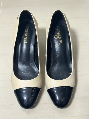 Preloved Chanel two-tone beige  black cap-toe pumps