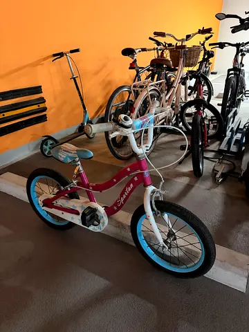 Kids cycle with training wheels 100 AED give away