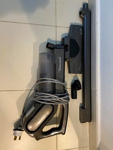 Deerma corded stick vacuum with floor head  accessories