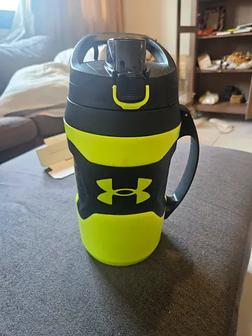 Under Armour Playmaker Sport Jug, Water Bottle with Handle, Foam Insulated  Leak Resistant, 64oz