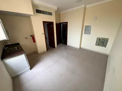 استديو للإيجار السنوي في العاليا خلف البيت المتوحد جديد ثاني ساكن بتكييف مركزي وصيانة على المالك مناسب للعائلات وسكن هادئ