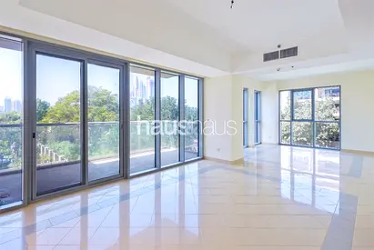 Chiller Free | Maids Room | Large layout