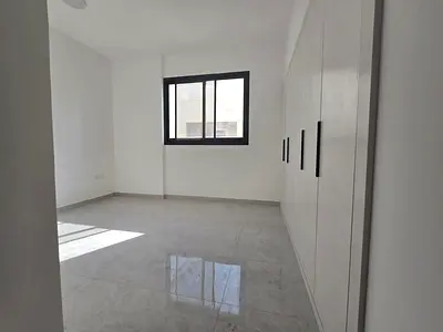 شقة فاخرة غرفتين وصالة + غرفة خادمة في الحميدية – تشطيب راقي وسكن عائلي مميز فرصة مميزة للسكن الراقي في منطقة الحميدية بعجمان، شقة غرفتين وصالة بمواصف