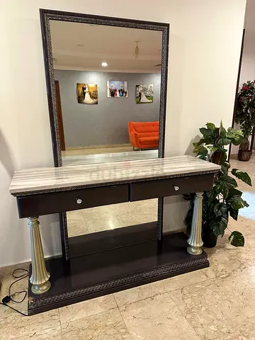 Elegant Console Table with Large Mirror