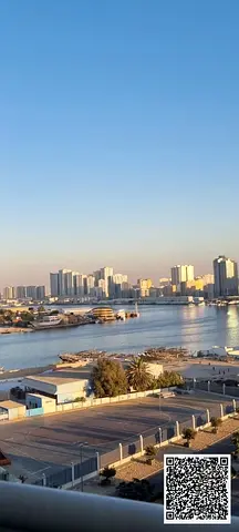 استثمار مميز – غرفة وصالة بإطلالة الخور وتقسيط مريح